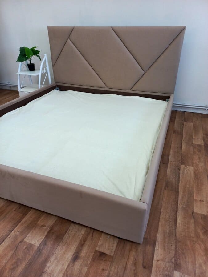 Мягкая кровать "Агата"