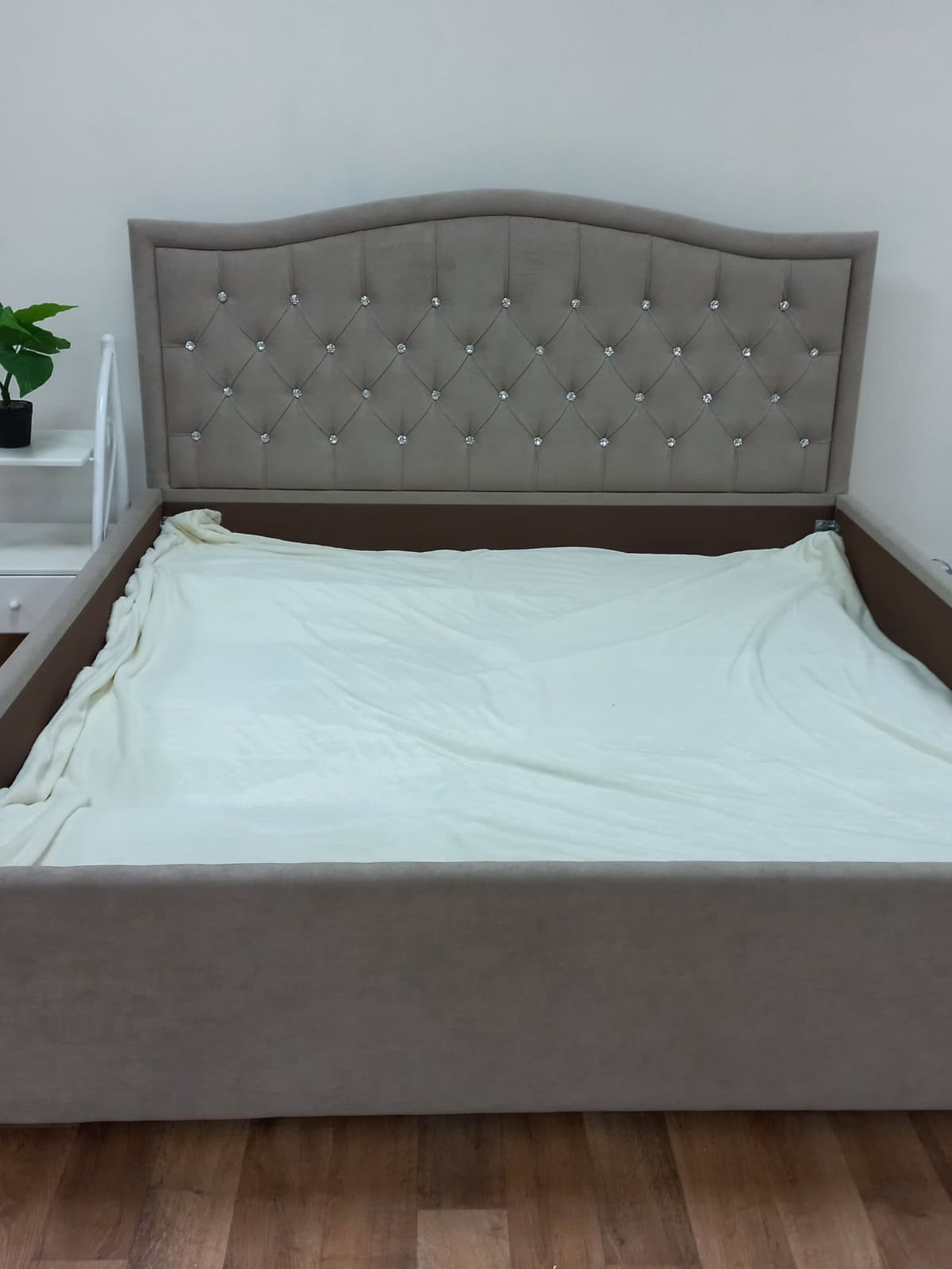Мягкая кровать "Лора"